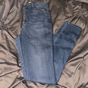 MId/high waisted jeans Medium wash
